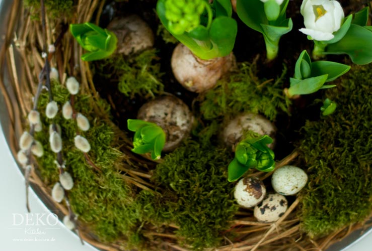 DIY: hübscher Osterkranz mit Frühlingsblumen Deko-Kitchen